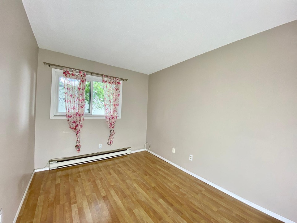 Condo in River Heights with 2 bed, 1.5 bath and balcony 5