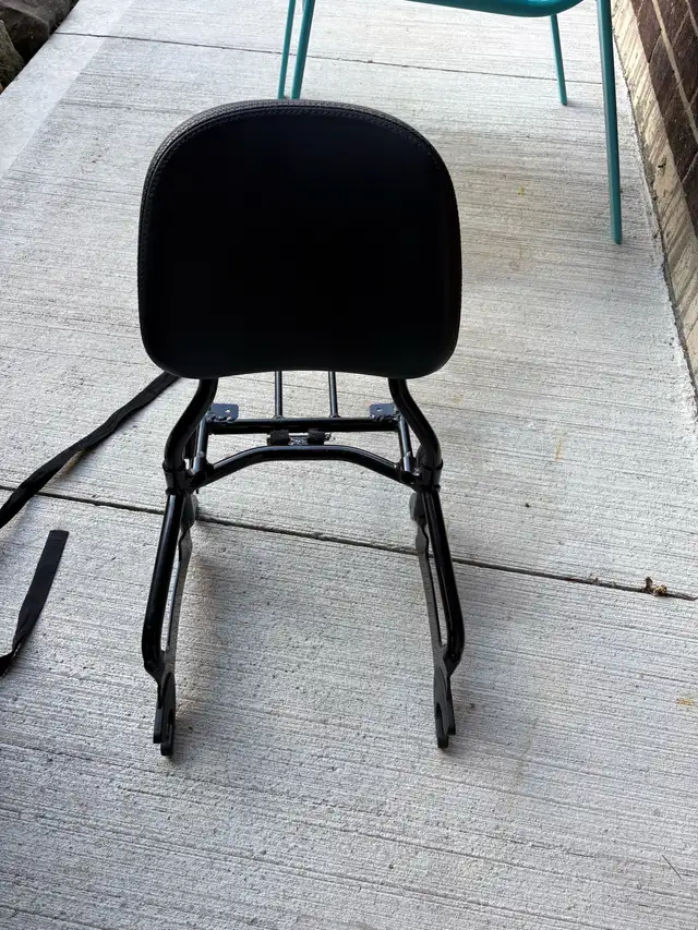  Indian Challenger backrest,cargo rack and Saddlemen bag in Motorcycle Parts & Accessories in Mississauga / Peel Region - Image 4