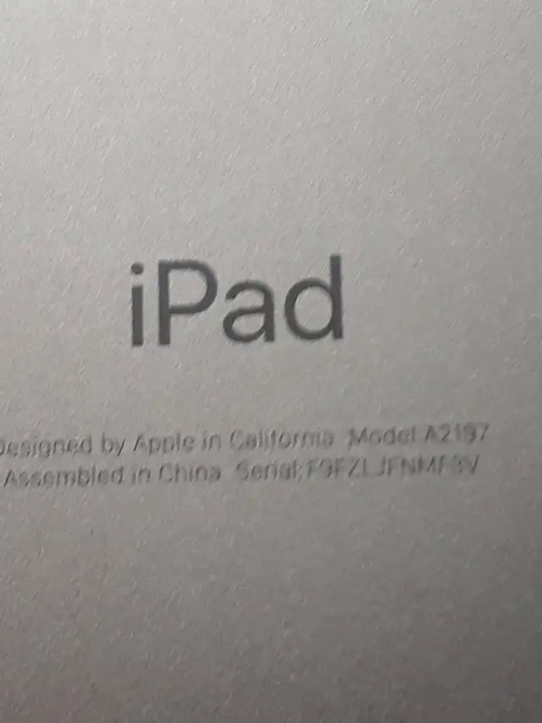 Ipad 7 Gen for parts or Repair in iPads & Tablets in Fredericton - Image 2