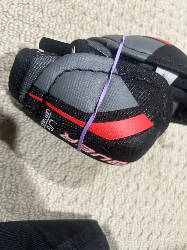 tiny youth hockey equipment  in Hockey in Guelph - Image 7