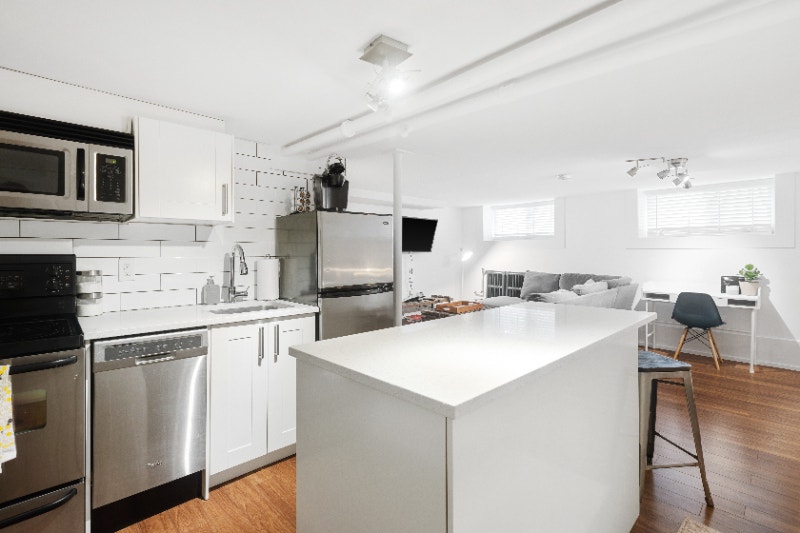 Modern Studio with Full Kitchen near Downtown, 417 and River Short