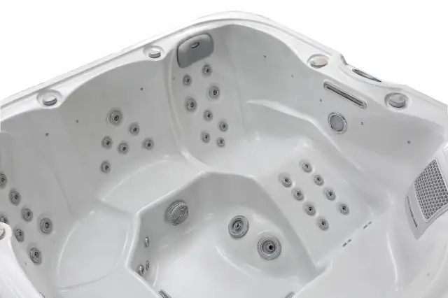 Door Crasher Sale New 6 Person Spa-Fully Loaded-Free Delivery WA63006660761601124
