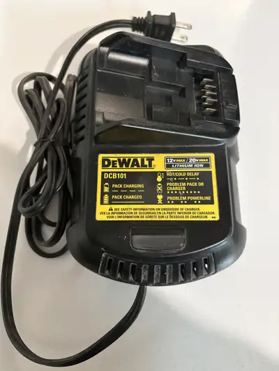 Chargeur Dewalt DCB101 usagé, View more
