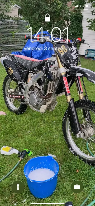 Salut , J’affiche mon motocross RMZ 2014 450 cc 51h Fonctionne super bien , toujours bien entretenu...