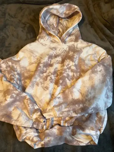 Light pink xs-Xxs garage hoodie, barely worn, $25 Tie-dye beige and brown xs-Xxs garage hoodie $30 $...