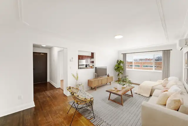 Spacious 2 Bedroom Apartment! Available April 1st!