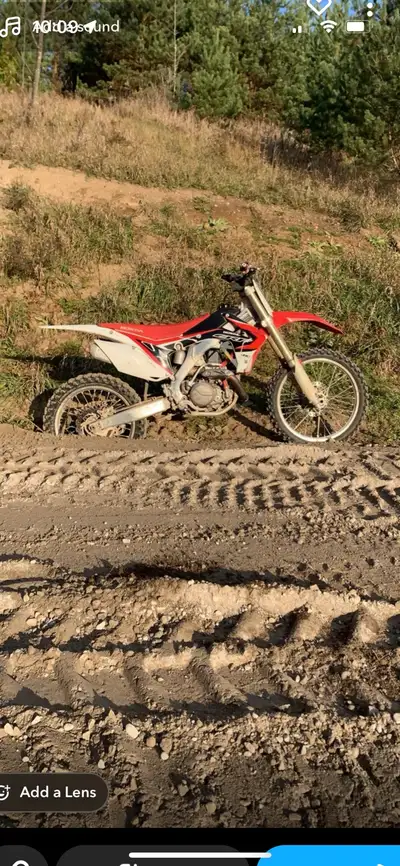 2014 crf450r Starts runs stops Cracked rear plastic $3500 9057180470