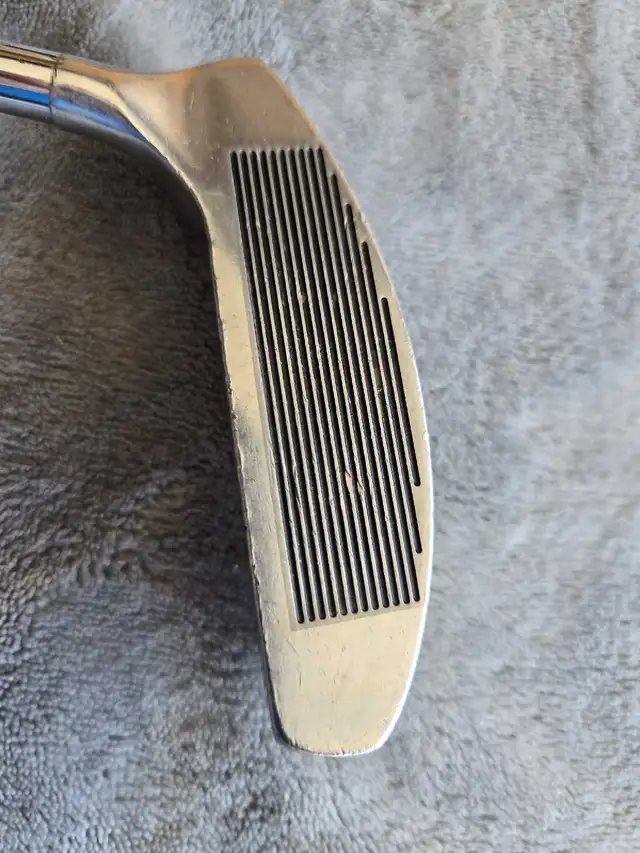 RH PUTTER TOP FLITE in Golf in Ottawa - Image 4