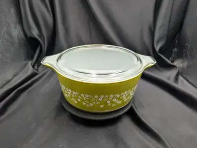 Pyrex Spring Blossom Green Crazy Daisy 475-B Casserole Dish, View more