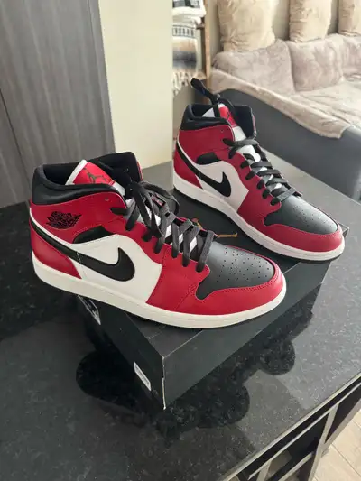 Air Jordan 1 Mid Chicago Black Toe Size 12 Men’s , View more