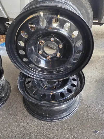 These are 6 bolt pattern winter rims that are used but still in good condition and ready to be mount...