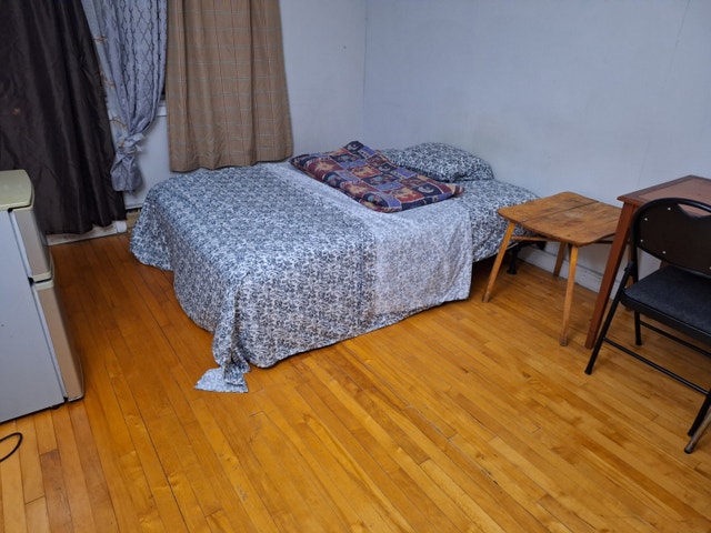 FREE Wi-Fi - TRÈS GRANDE CHAMBRE ROOMS RENT – À LOUER MONTREAL — photo 1