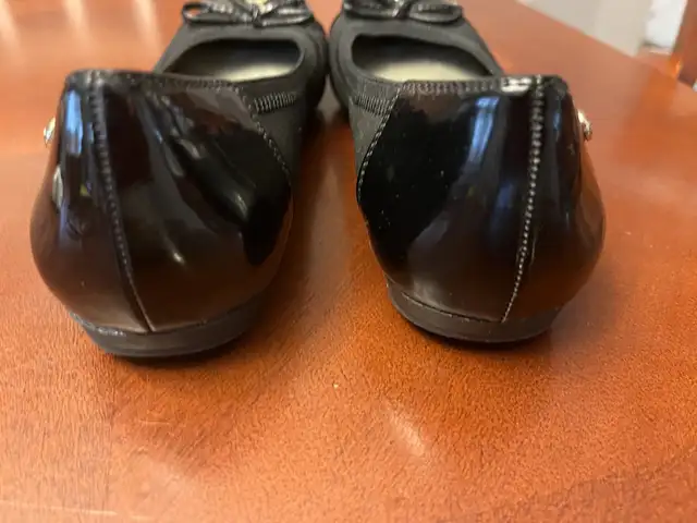 Anne Klein Sport women’s 8 black ballet flats, faux patent in Women's - Shoes in Oshawa / Durham Region - Image 4