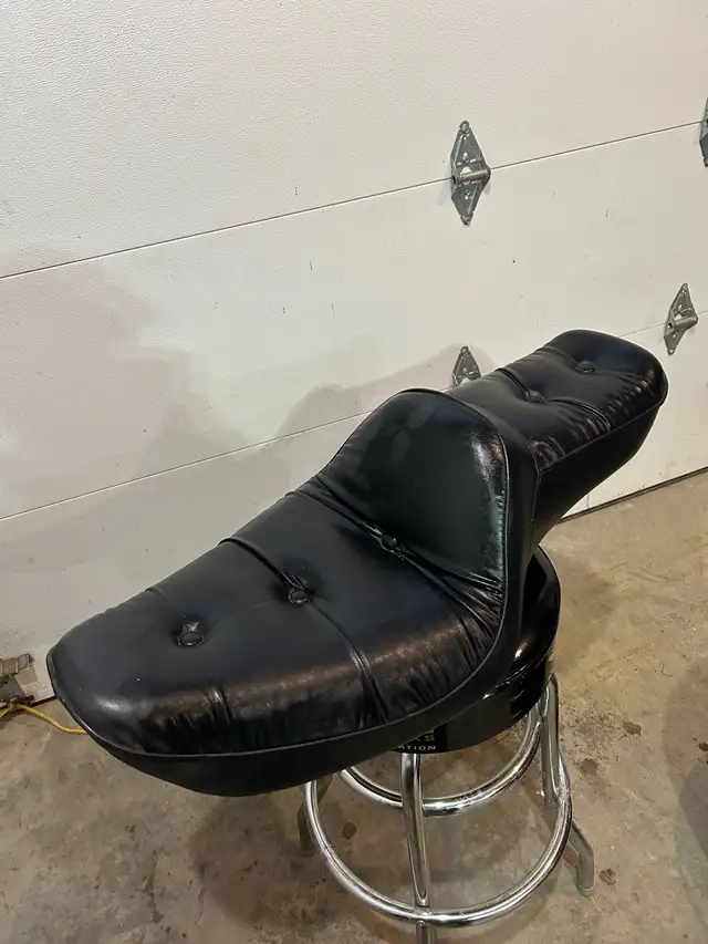 Harley Davidson seat in Street, Cruisers & Choppers in Markham / York Region - Image 3