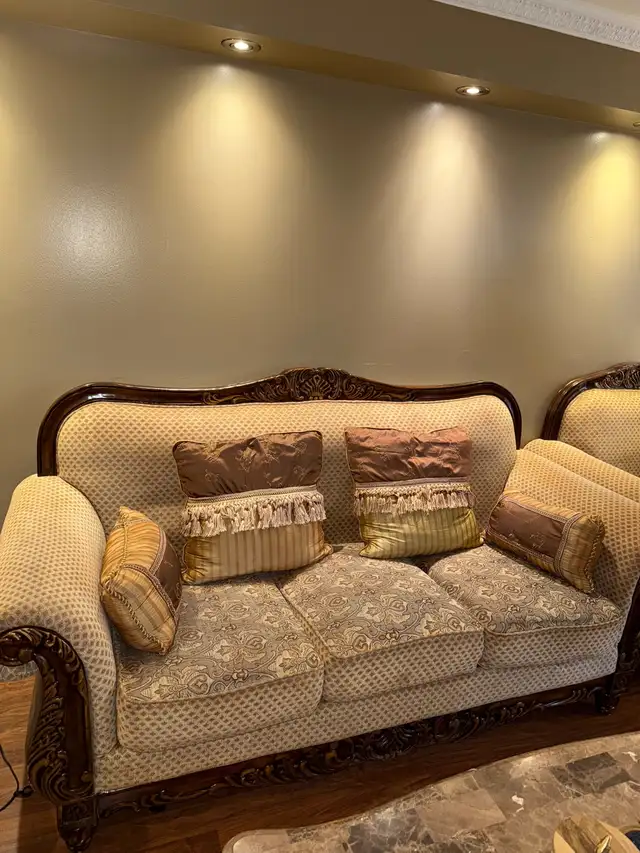 Elegant Antique-Style Sofa Set – 3 Piece Living Room Set in Couches & Futons in Markham / York Region - Image 2