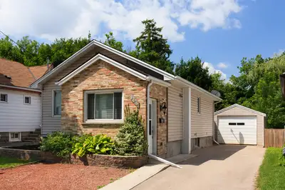 Summer Sublet – Furnished Room in Student House 168 Woodward Ave, London, ON | $550/month (Furnished...