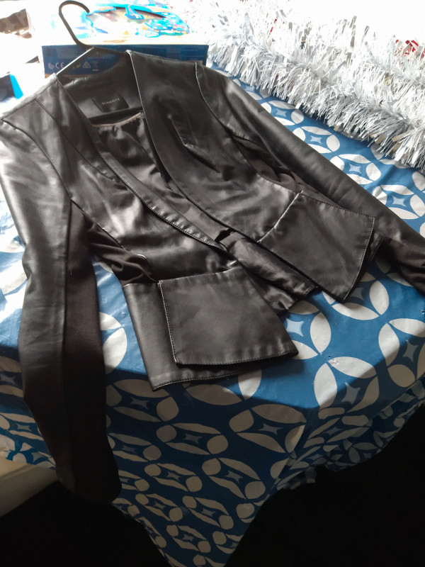 Manteau cuir noir Dynamite dans Femmes - Hauts et vêtements d'extérieur  à Laval/Rive Nord - Image 4