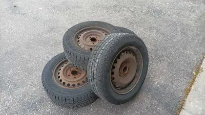 4 Hankook winter tires, 195/65R15, with steel rims, only used 3 seasons
