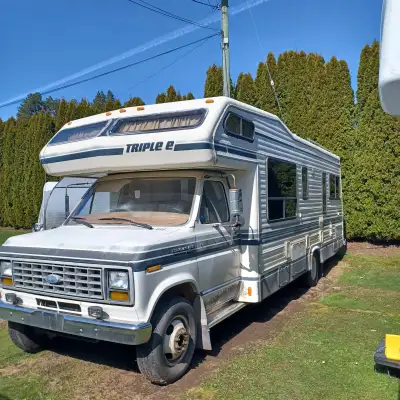 This motorhome easily sleeps six people. The rear tires were replaced two years ago. The fridge has...