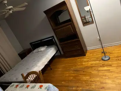 Confortable et spacieuse chambres à louer tout proche du métro Saint Michel, université de Montréal,...