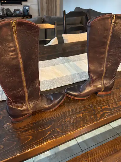Allens tall women’s boots purchased in Nashville. Worn twice. Pays $500 usd. In great shape. Size 8