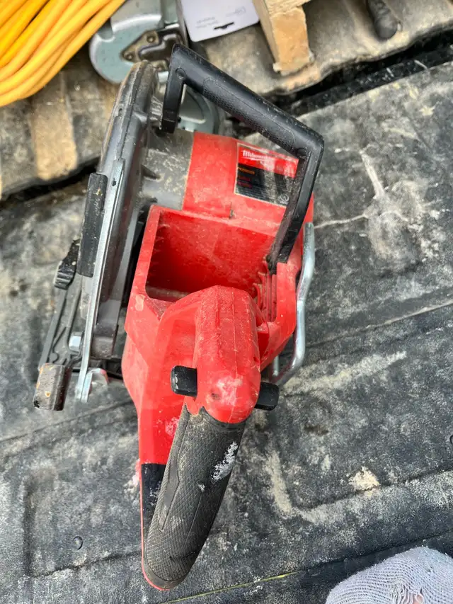 Milwaukee 7 1/4 Rear Handle Circular Saw in Power Tools in Oakville / Halton Region - Image 4