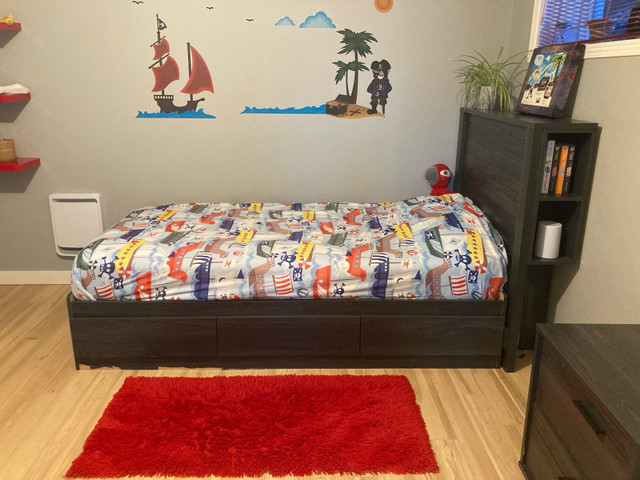 Set de chambre avec lit simple.  dans Lits et matelas  à Laval/Rive Nord - Image 3
