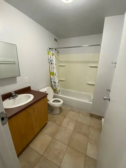 Chambre pour étudiant dans un grand 6 1/2 - Janvier 2027 in Room Rentals & Roommates in Sherbrooke - Image 8