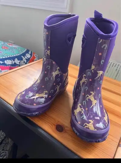 Kids winter shoes size 9, View more