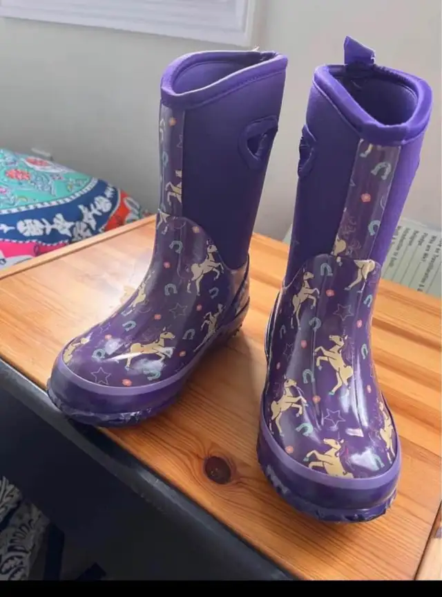 Kids winter shoes size 9 in Kids & Youth in Mississauga / Peel Region - Image 2