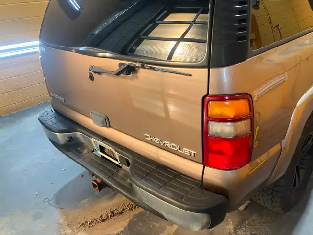 2003 tahoe in Cars & Trucks in Medicine Hat - Image 5