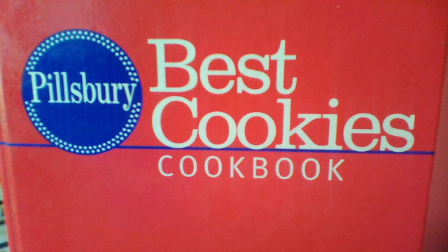 Pillsbury BEST COOKIES COOKBOOK 1997 Hardcover in Non-fiction in Winnipeg