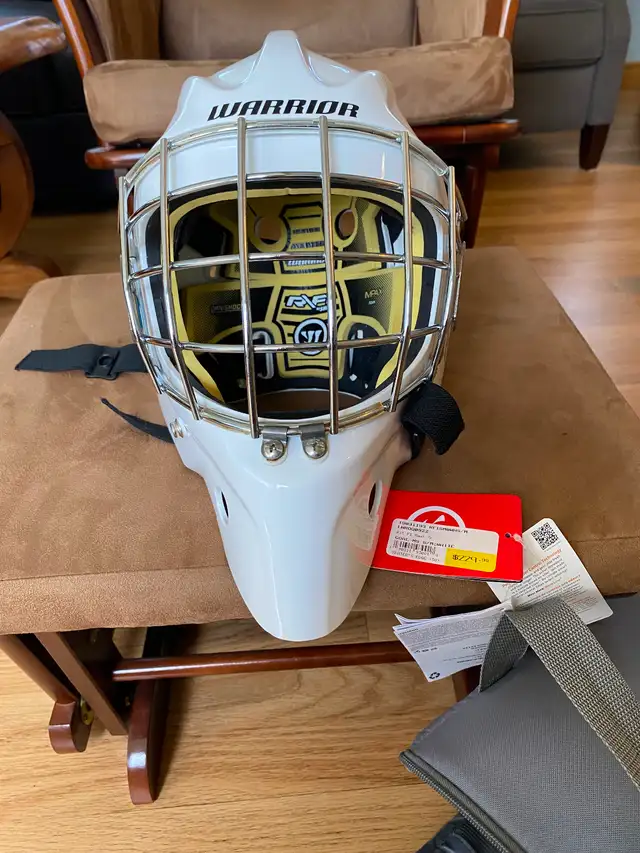 Warrior Goalie helmet SR S/M and Bauer STK JR stick in Hockey in Sudbury - Image 3