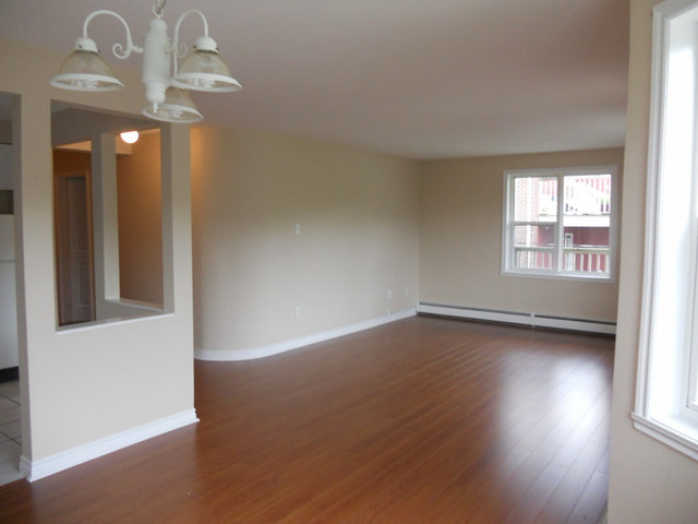 2 Bed 1 Bath apartment  in Long Term Rentals in Bedford - Image 4