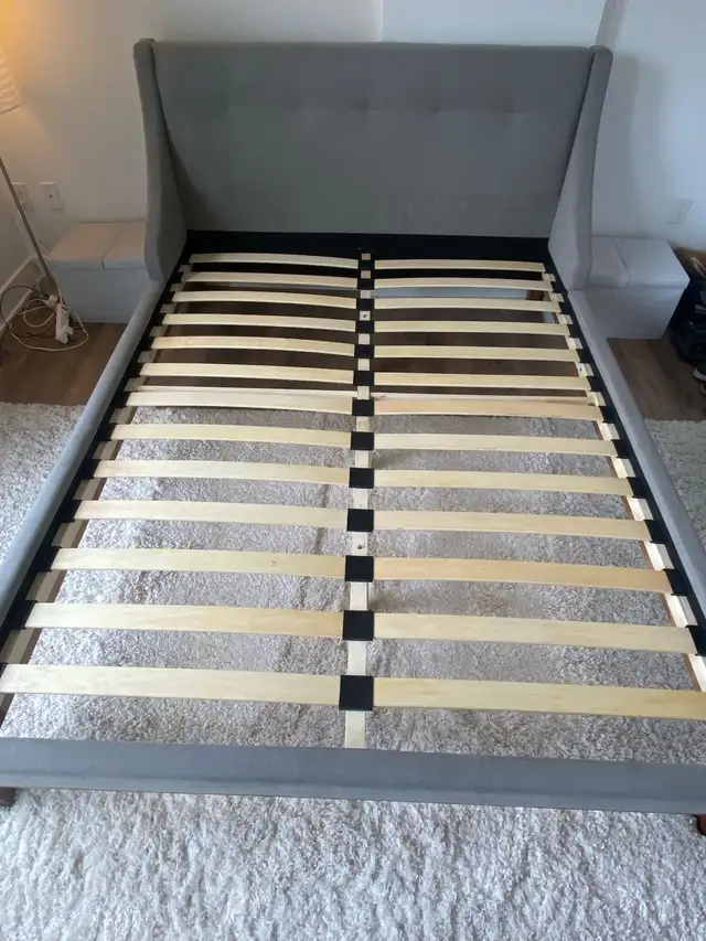 Bed Frame + base Queen size | Cadre de Lit avec sommier in Beds & Mattresses in City of Montréal - Image 10