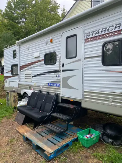 2013 StarCraft trailer $10500 OBO PROS 1 slide out, works perfectly. Awning works great AC works Hea...