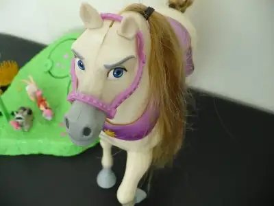 Magnifique ensemble de Disney de Raiponce et Maximus, View more