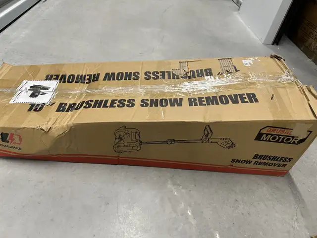 Snow Shovel Electric 21V with Batteries and a Charger in Snowblowers in Mississauga / Peel Region - Image 7