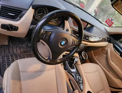 BMW X1 xdrive 28i 2.0L Turbo. Véhicule en très bon état. ***Traction intégrale (4x4) *** Volant et s...