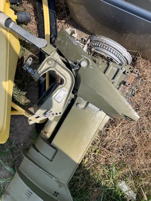 Old boat motor  in Other in Oshawa / Durham Region - Image 2