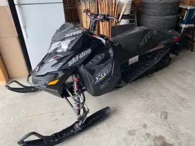 2016 Ski-doo Renegade XRS 800etec 7718 miles 137 2” backcountry track 21/45 gearing QRS clutch brace...