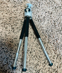 Amazon Basics Lightweight Mini Tripod