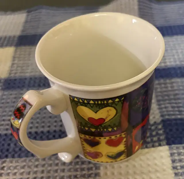 Themed Coffee Mugs and plush dolls64840219466498125