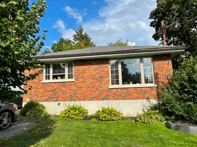 SPACIOUS 2 BEDROOM LOWER UNIT – ALL INCLUSIVE!