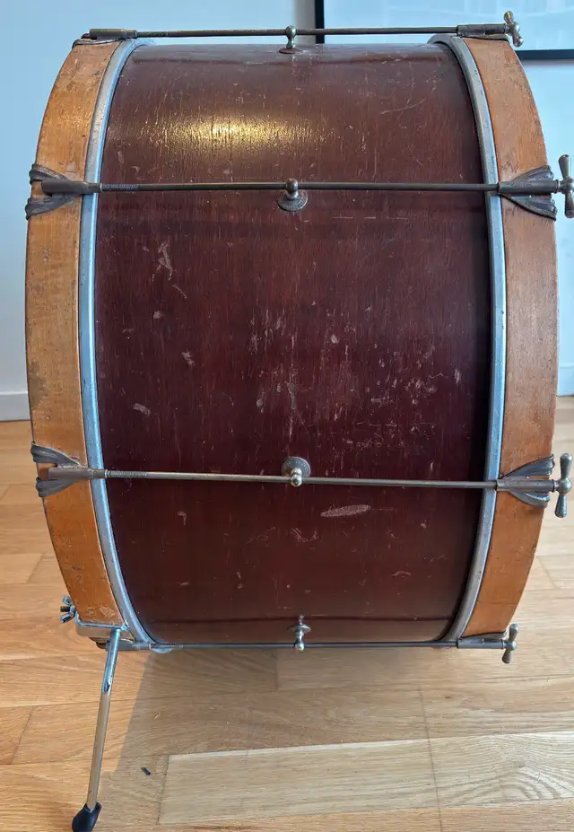 Vintage Ludwig 28” bass drum in Drums & Percussion in City of Toronto - Image 3
