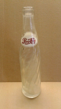 10 fL oz vintage 1967 pepsi cola glass pop / soda / twist bottle