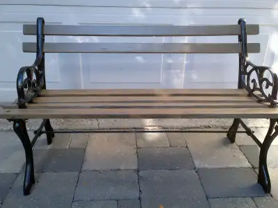 Cast iron garden bench / garden decor. Freshly painted with rust proofing paint and weather proofing...