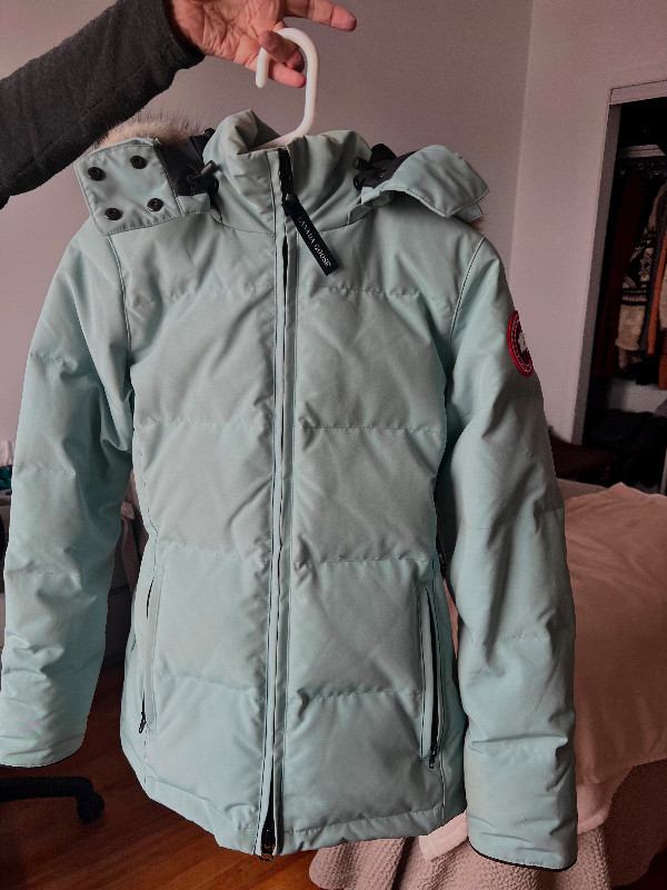 Authentic Canada Goose Winter Coat - Women's Small in Women's - Tops & Outerwear in Mississauga / Peel Region