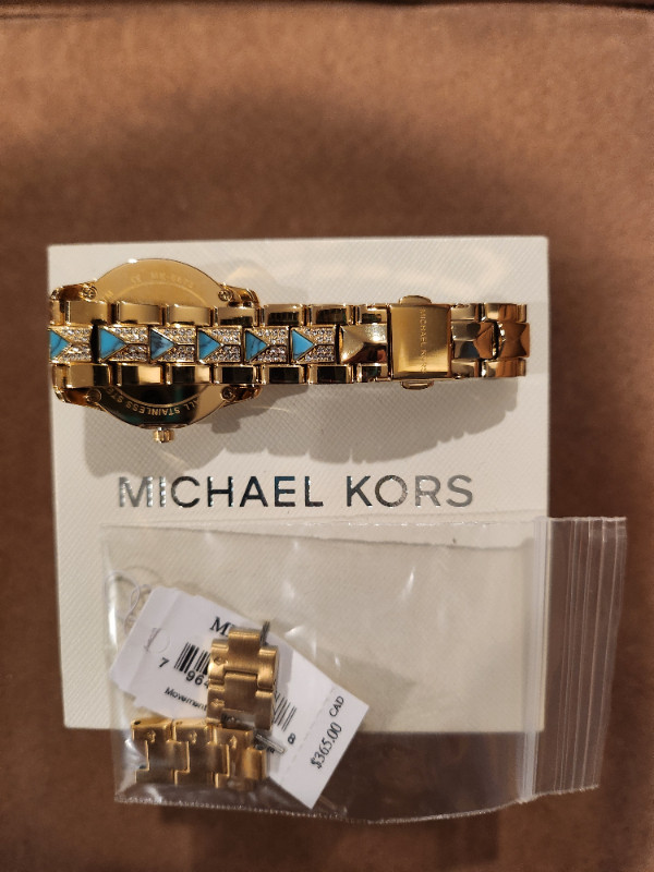 Michael kors blue gold diamond watch in Jewellery & Watches in Oshawa / Durham Region - Image 2