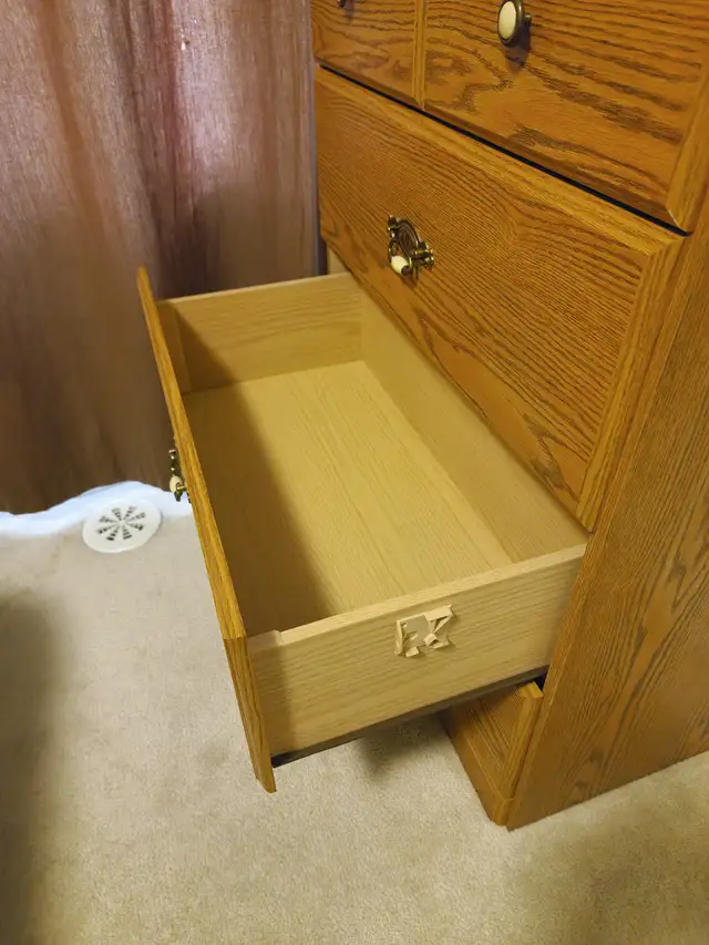 Solid 5-Drawer Chest – Oak Finish | Classic & Durable! in Dressers & Wardrobes in Oakville / Halton Region - Image 5